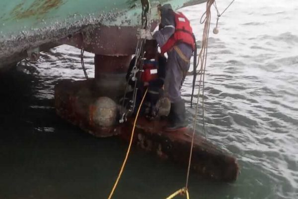 Lashing of Rudders at Anchorage after the vessel down by ahead